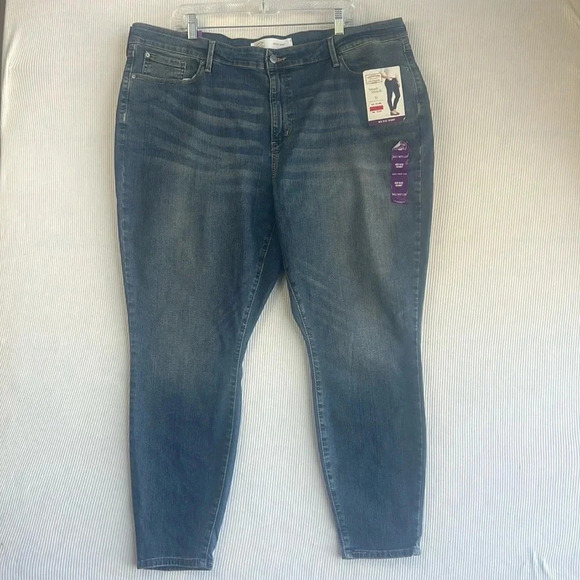 Signature By Levi Strauss NWT Women’s Plus Size 24 Mid Rise Skinny Jeans - Picture 1 of 14